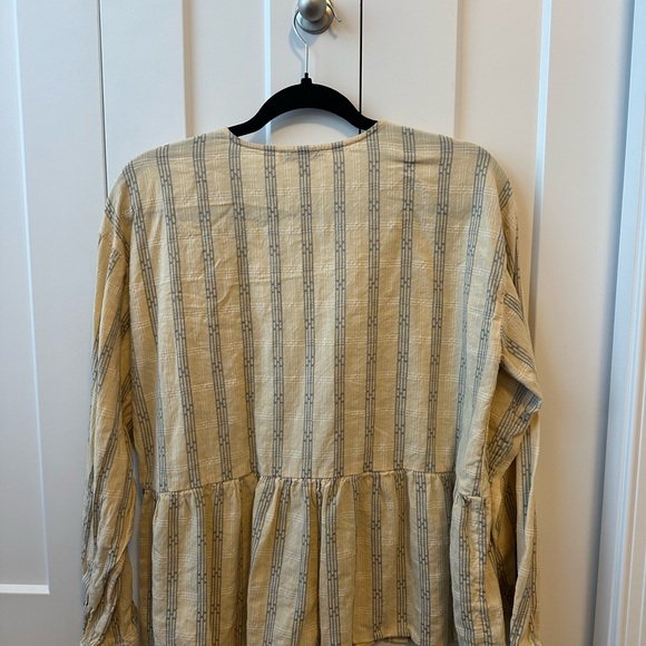 Madewell Button-Front Peplum Top in Dobby Jacquard, Pale Yellow. - Picture 4 of 4